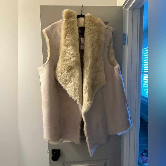 NWT Faux Fur open vest from Lane Bryant! - Picture 9 of 13